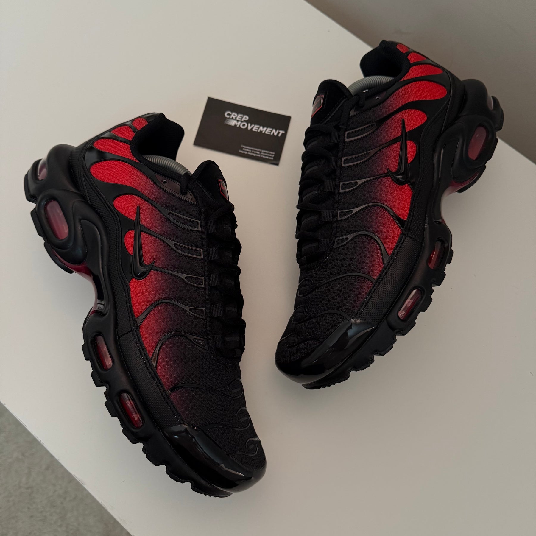 NIKE AIR MAX PLUS TN - RED FADES