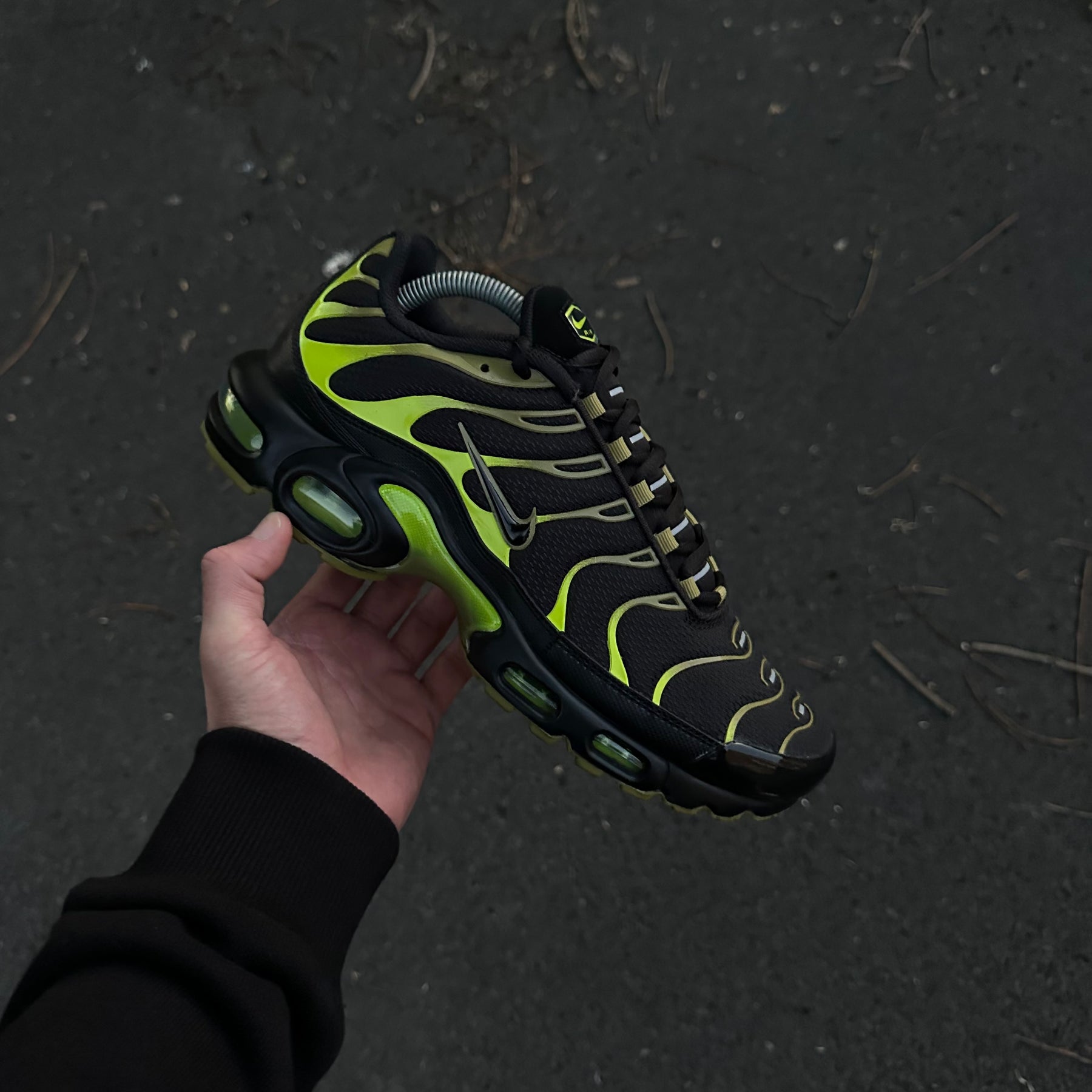 NIKE AIR MAX PLUS TN - VIVID GREEN / BLACK
