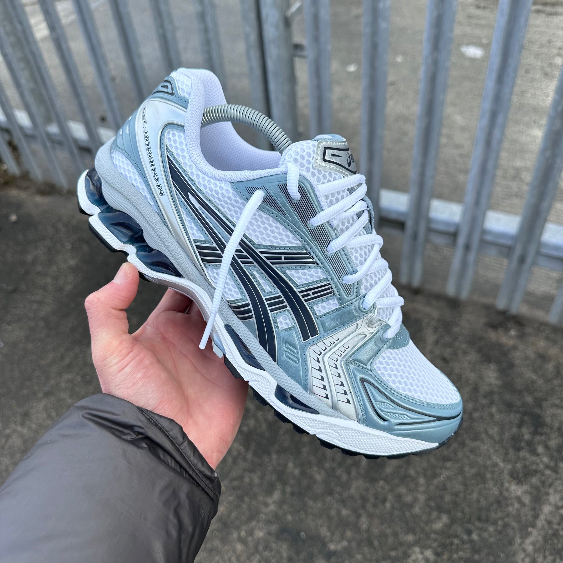 ASICS GEL-KAYANO 14 TRAINER - WHITE / FJORD GREY