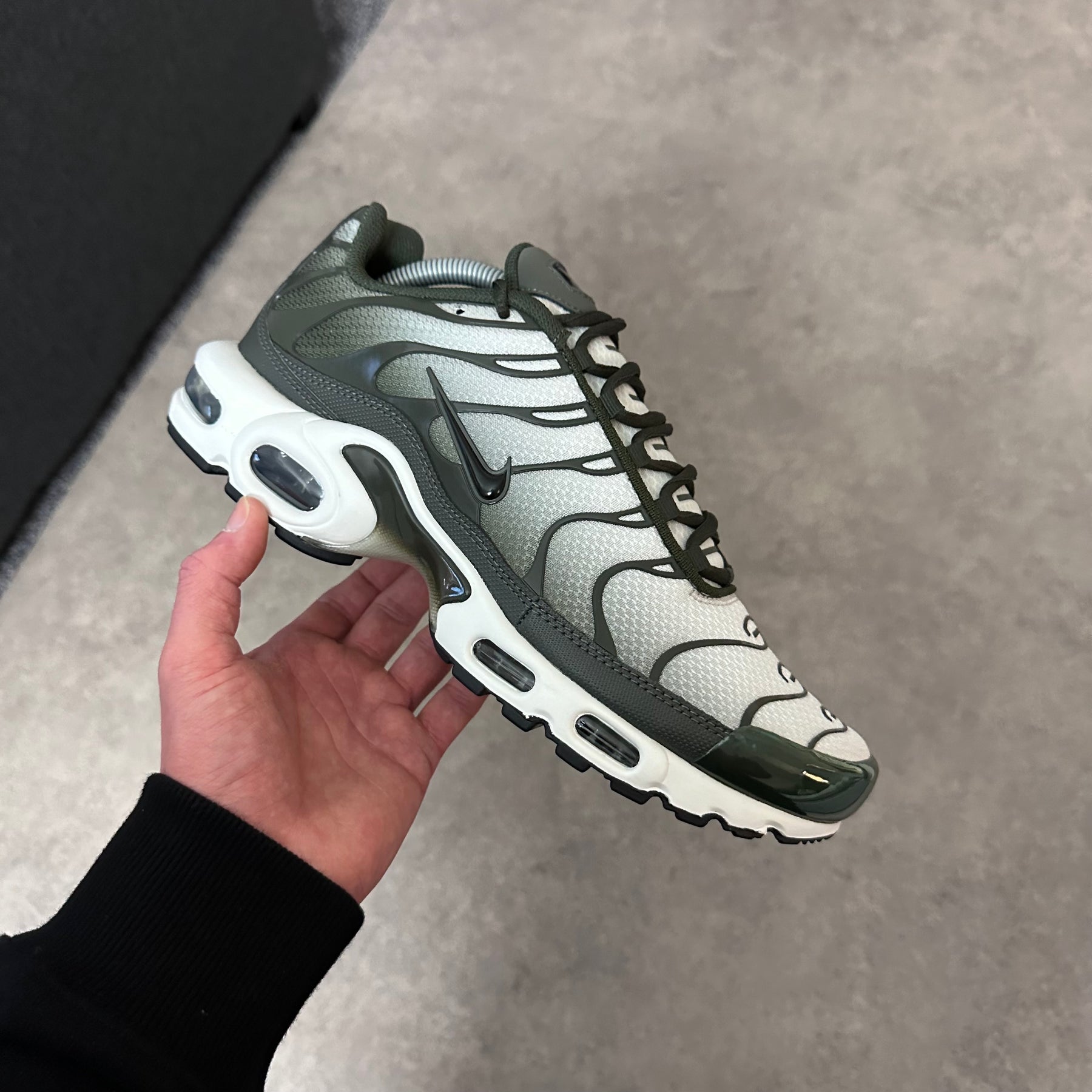 NIKE AIR MAX PLUS TN - CARGO KHAKI