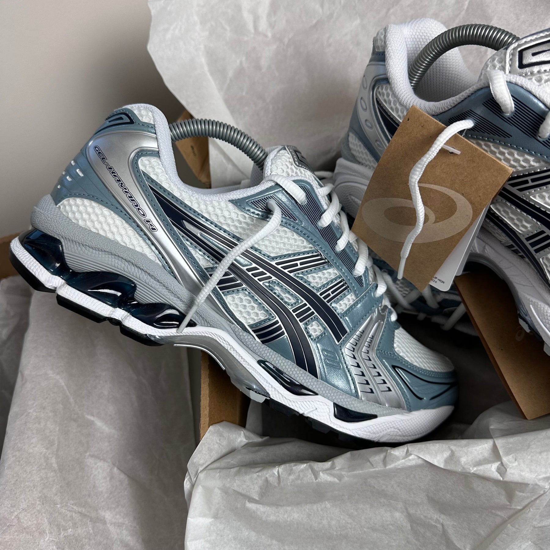 ASICS GEL-KAYANO 14 TRAINER - WHITE / FJORD GREY