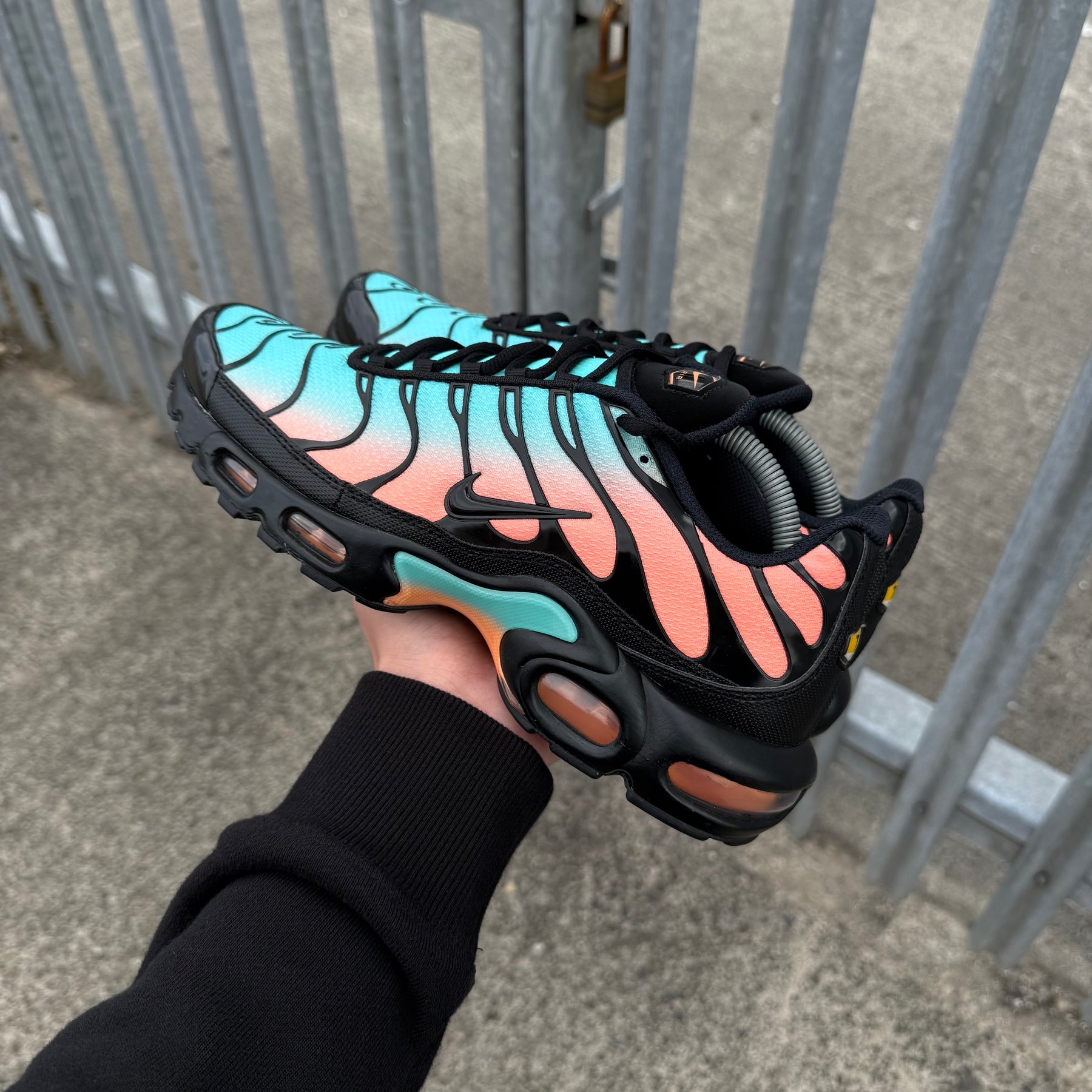 NIKE AIR MAX PLUS TN - AURORA PEACH