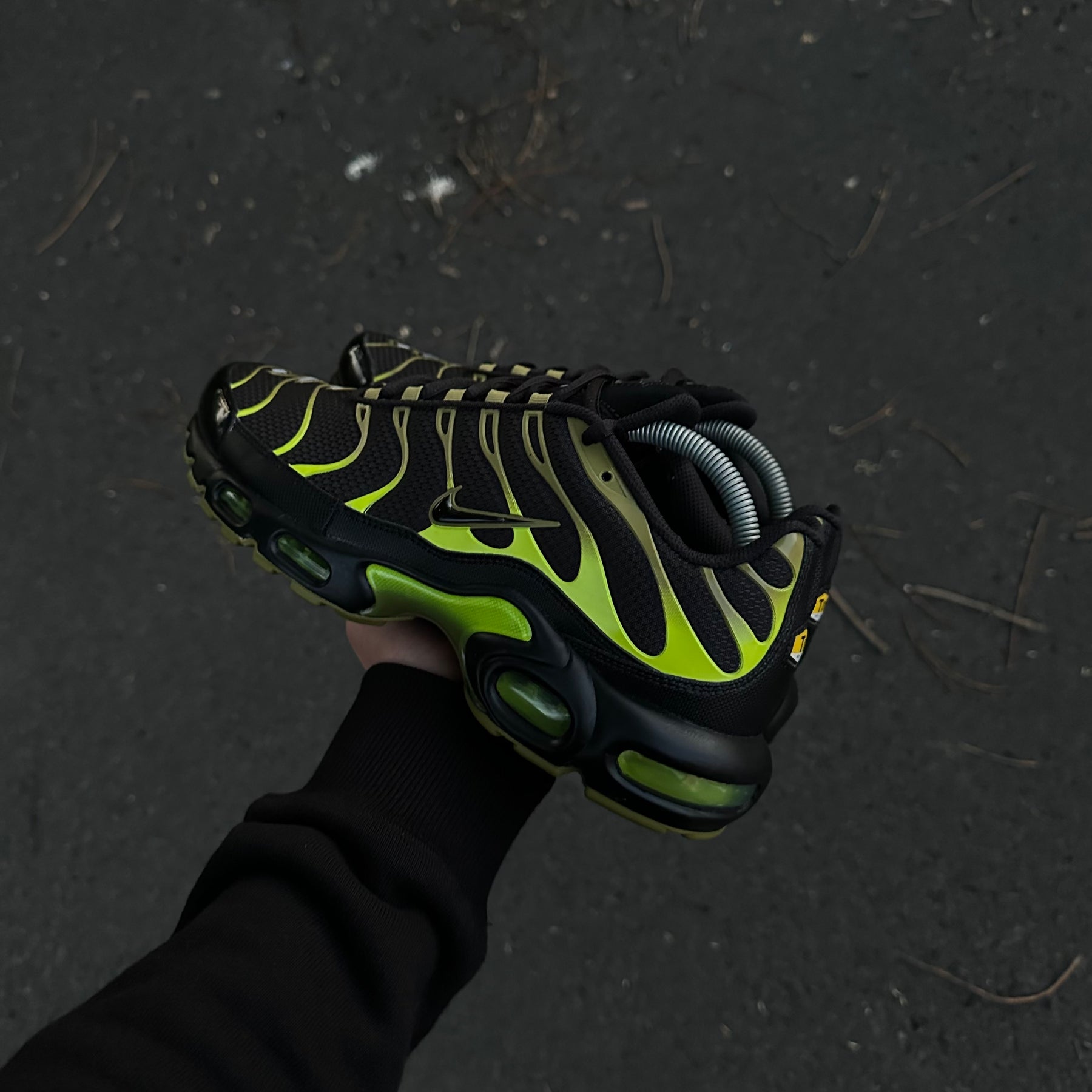 NIKE AIR MAX PLUS TN - VIVID GREEN / BLACK