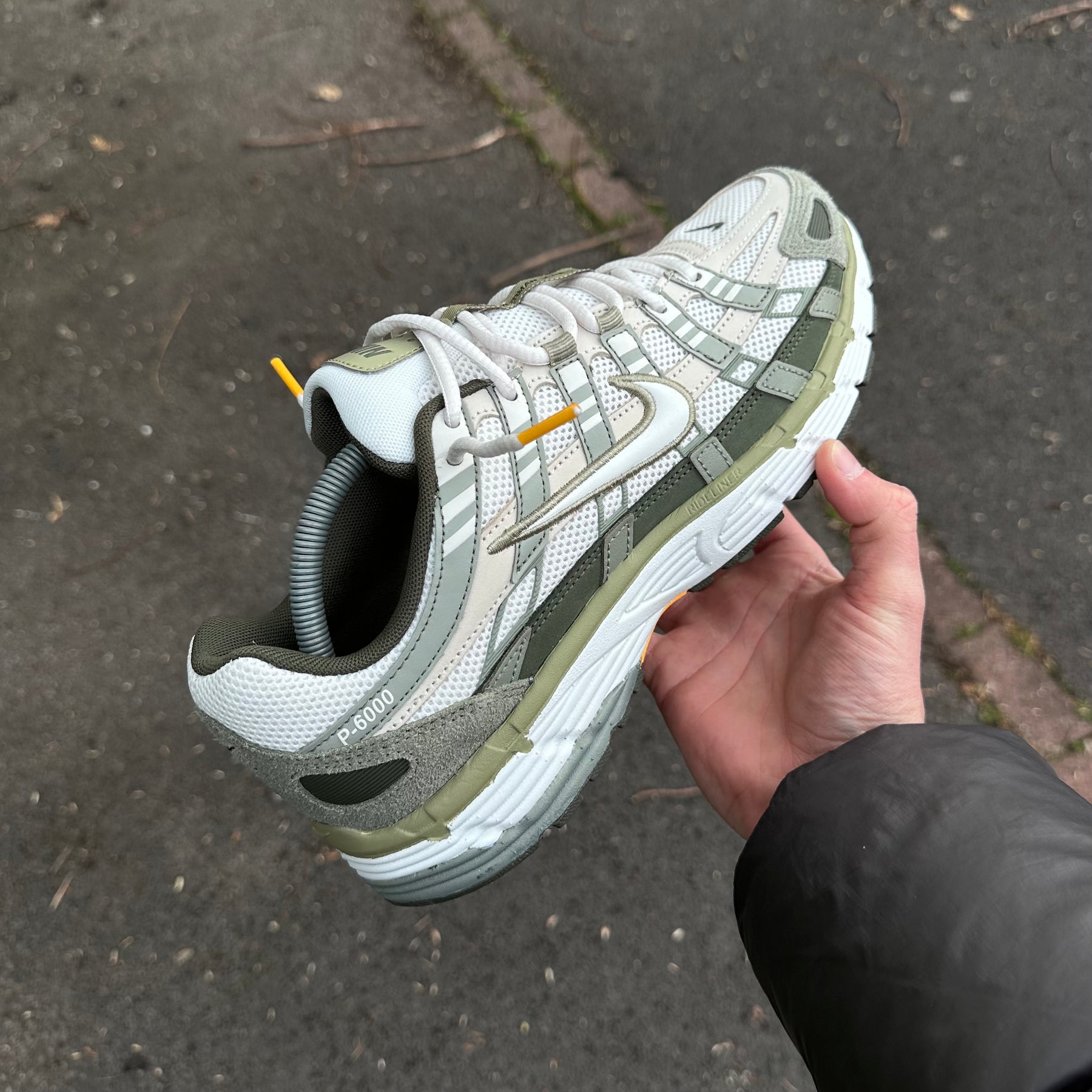 NIKE P-6000 - CARGO KHAKI