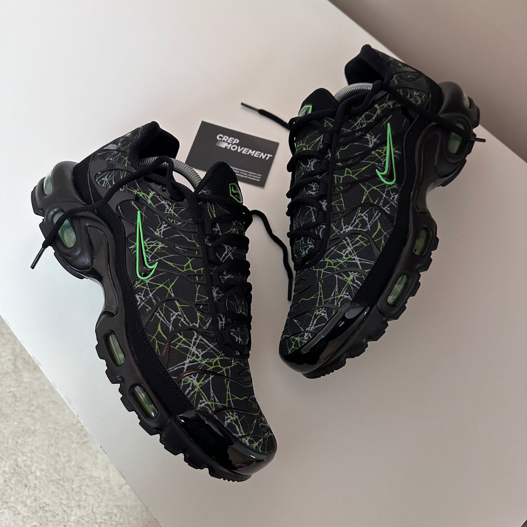 NIKE AIR MAX PLUS TN - ELECTRIC GREEN STRIKE