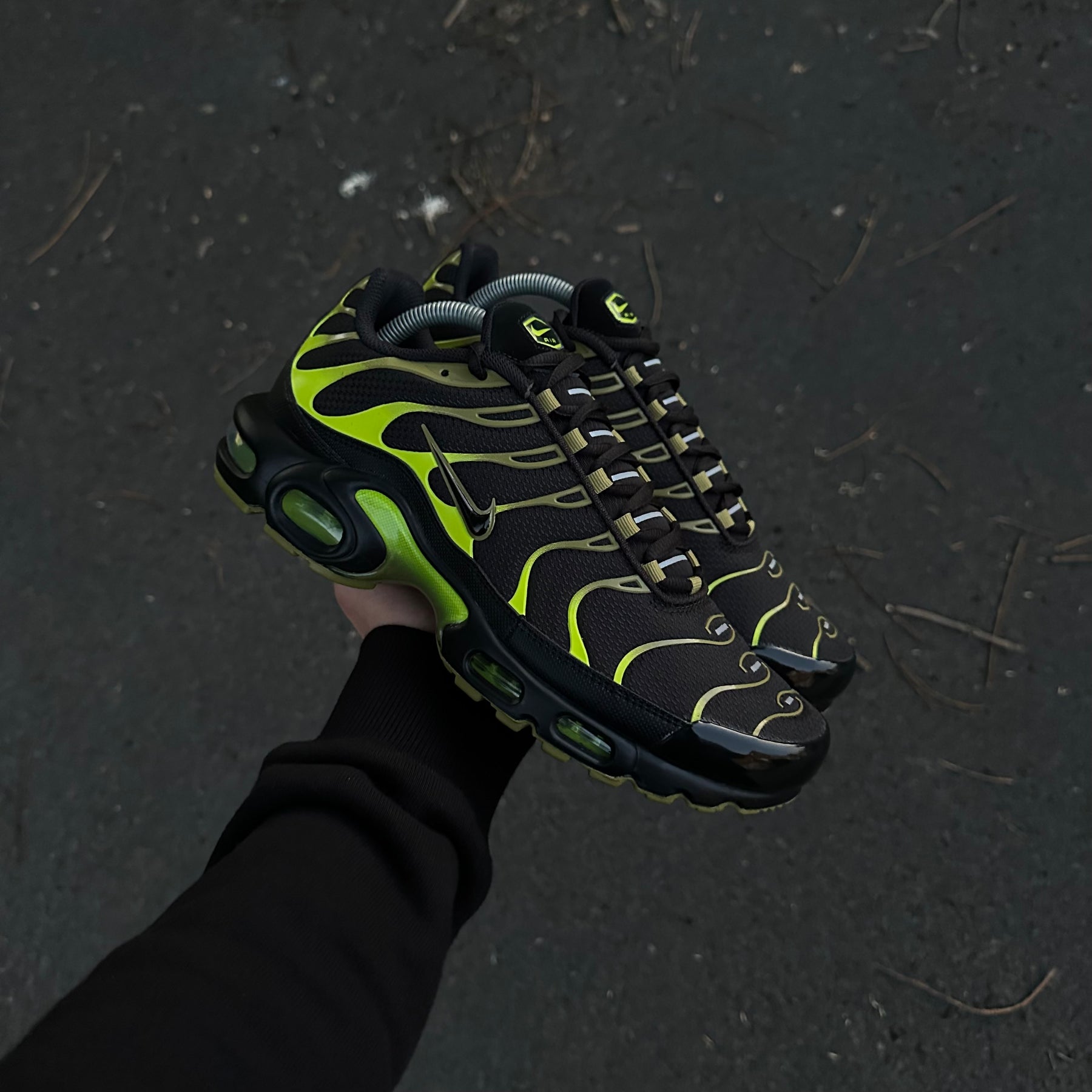 NIKE AIR MAX PLUS TN - VIVID GREEN / BLACK