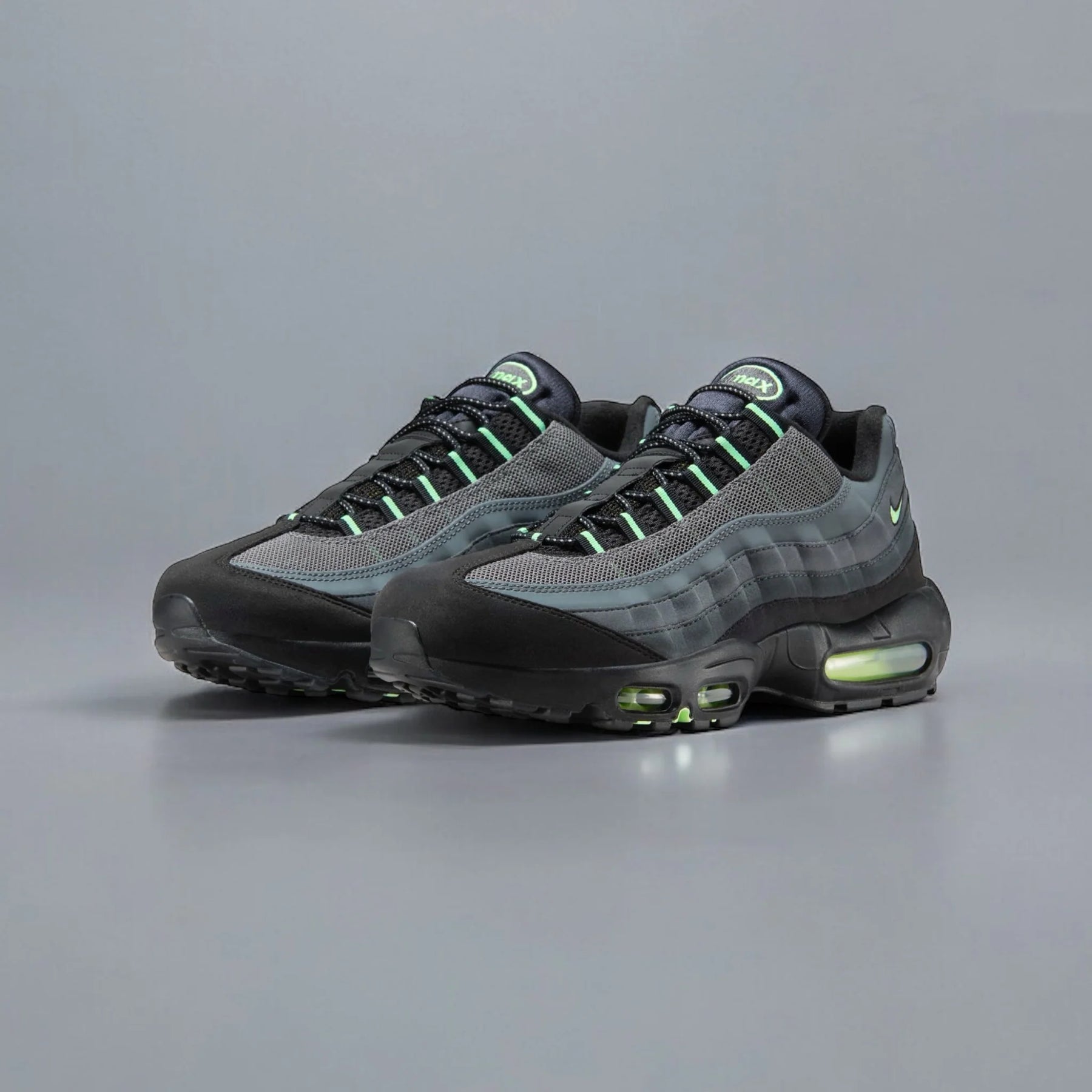 NIKE AIR MAX 95 - BLACK / VAPOR GREEN