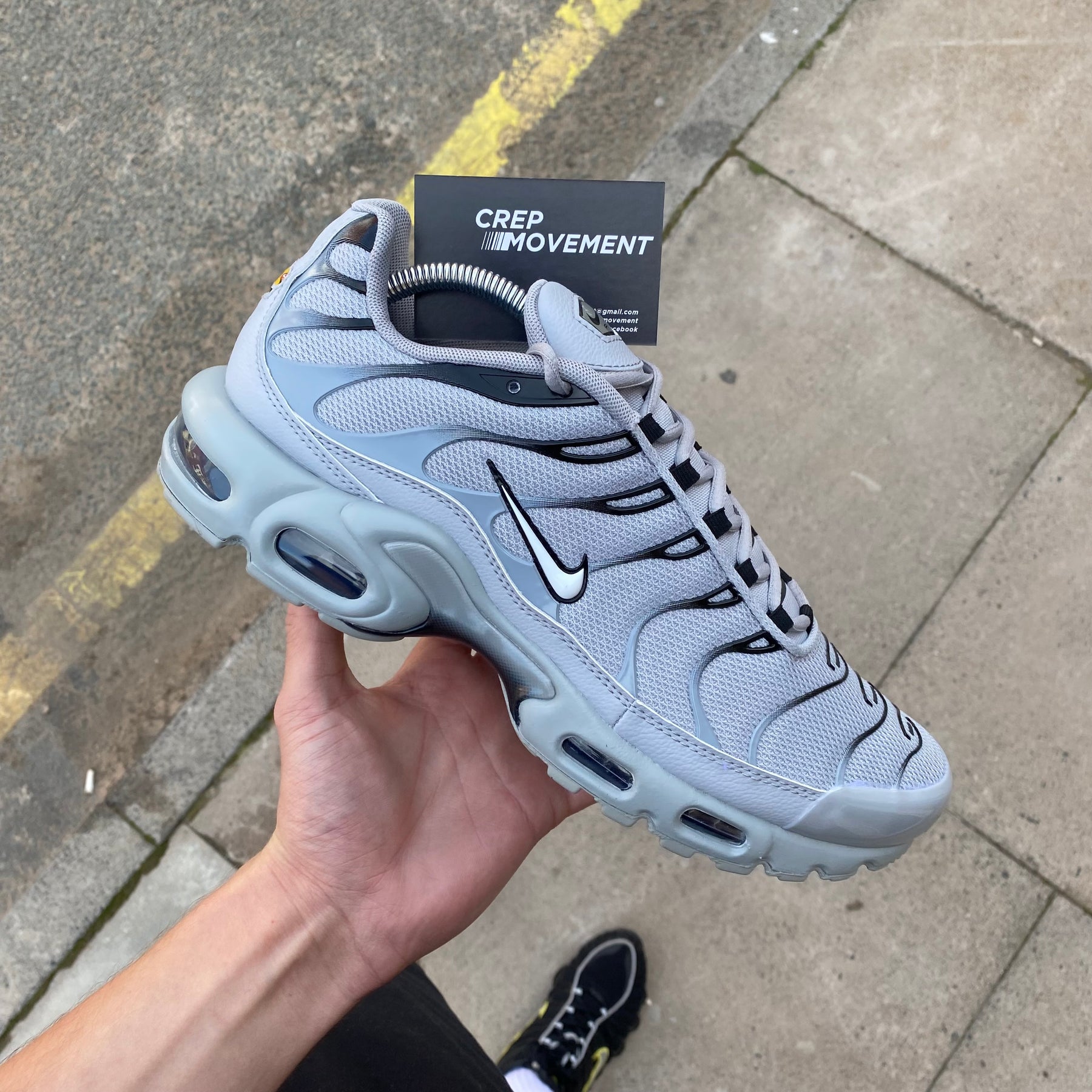 NIKE AIR MAX PLUS TN - GREY / BLACK
