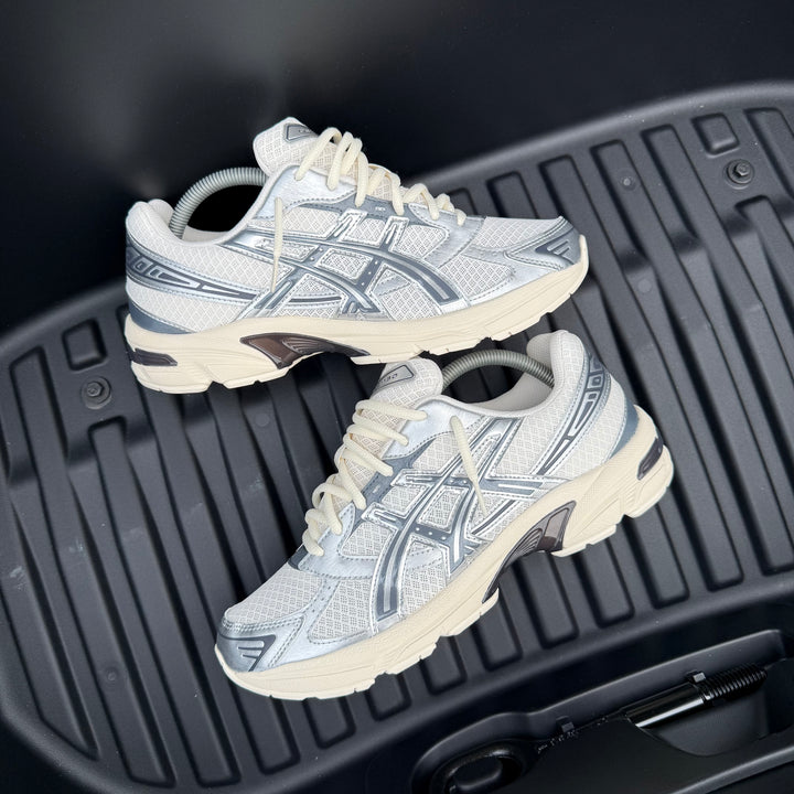 ASICS GEL 1130 TRAINER - CREAM/ CARRIER GREY