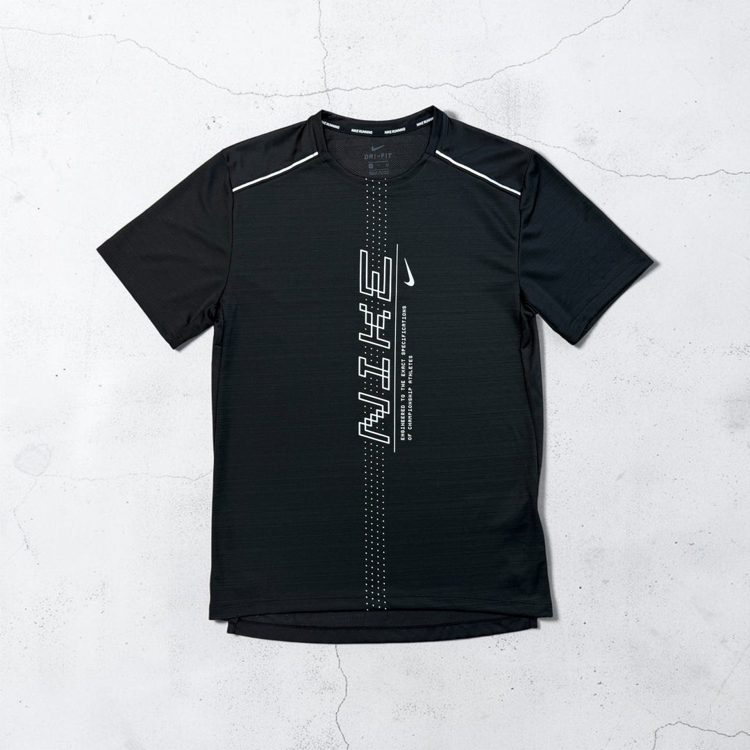 NIKE MILER 1.0 T SHIRT - GRAPHIC PRINT BLACK