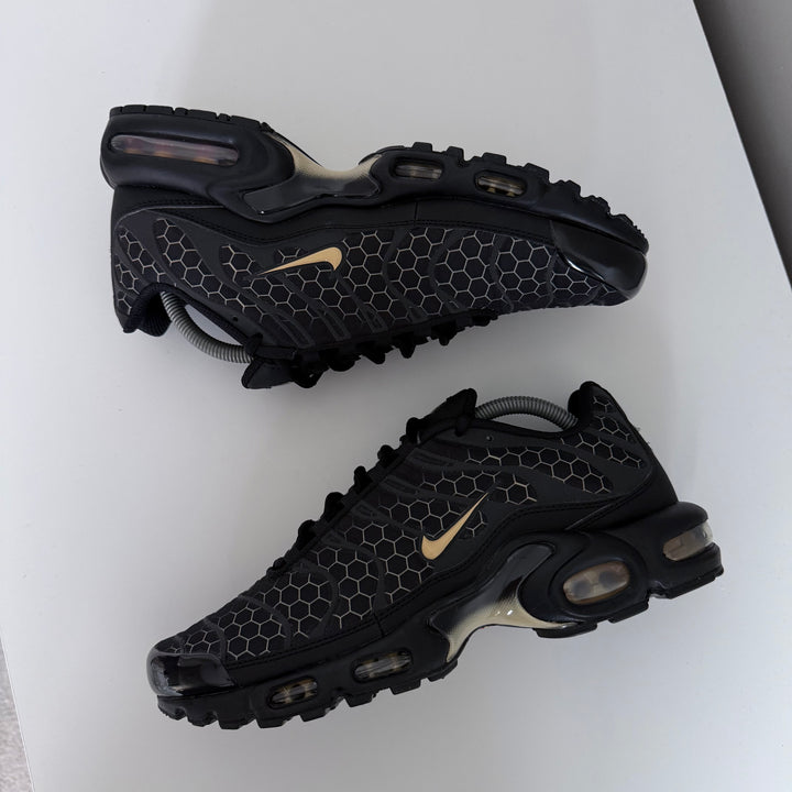 NIKE AIR MAX PLUS TN - BLACK HONEY 0161