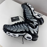 NIKE AIR MAX PLUS TN - SMOKES