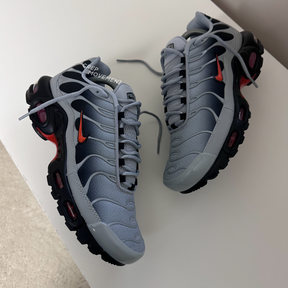 NIKE AIR MAX PLUS TN - GREY / FIERY ORANGE