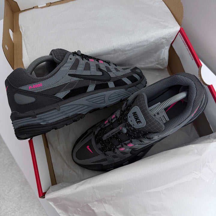 NIKE P-6000 - GREY/ PINK REFLECTIVE