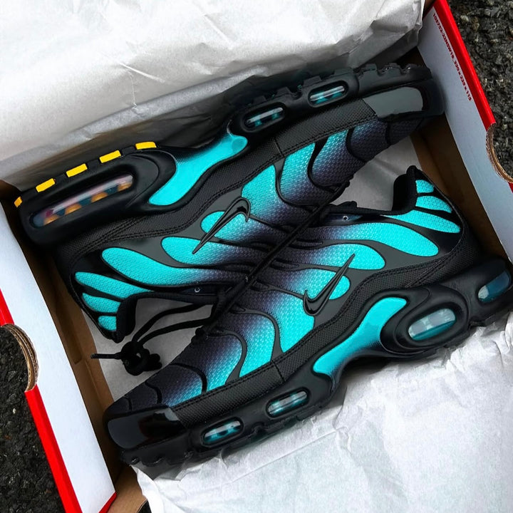 NIKE AIR MAX PLUS TN - AURORA GREEN / DUSTY CACTUS