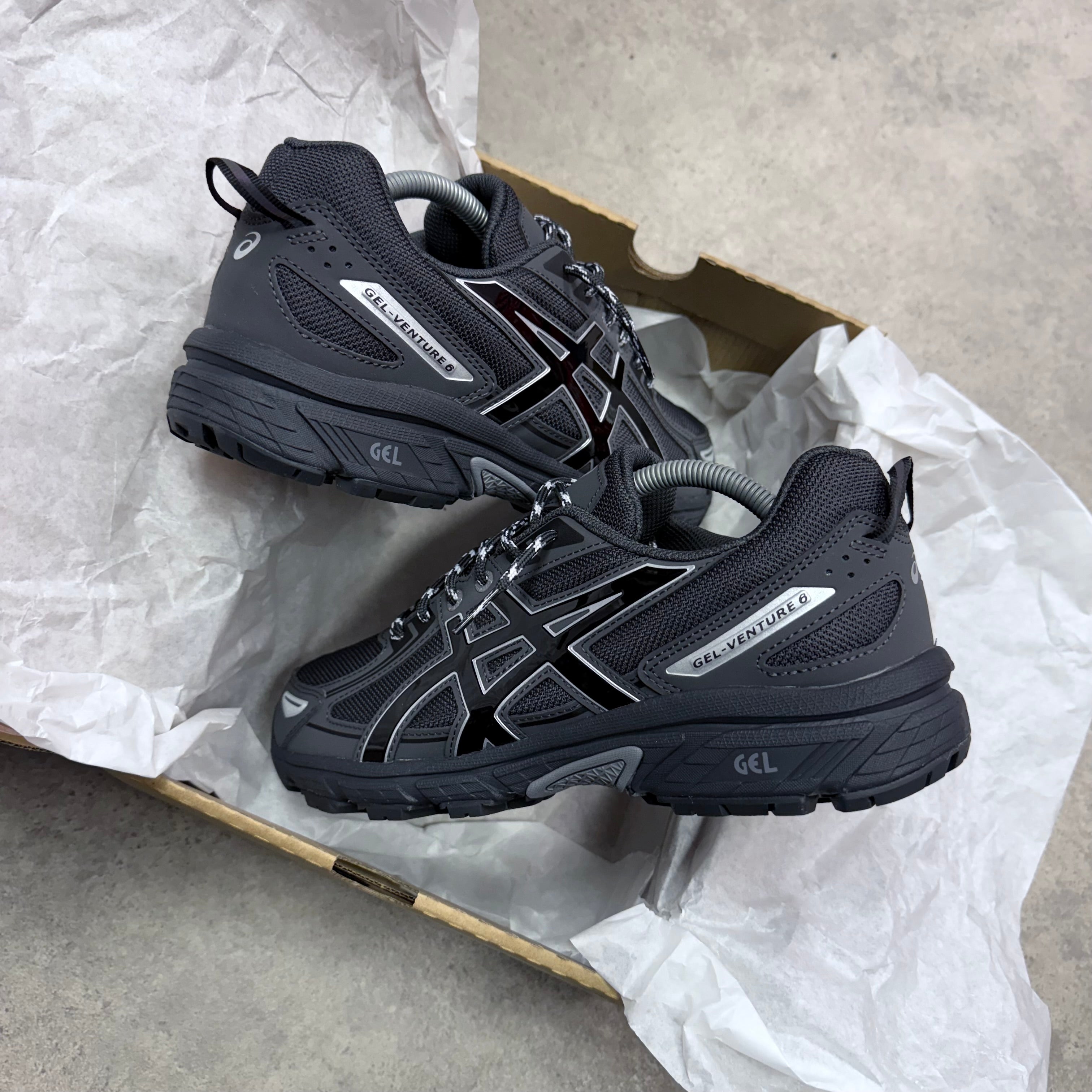 ASICS GEL VENTURE 6 TRAINER - DARK GREY / GRAPHITE