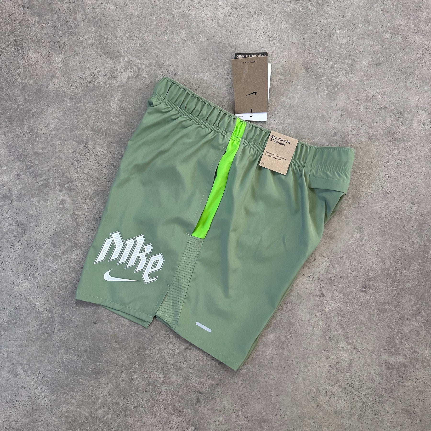 NIKE GRAPHIC SET - LIGHT KHAKI