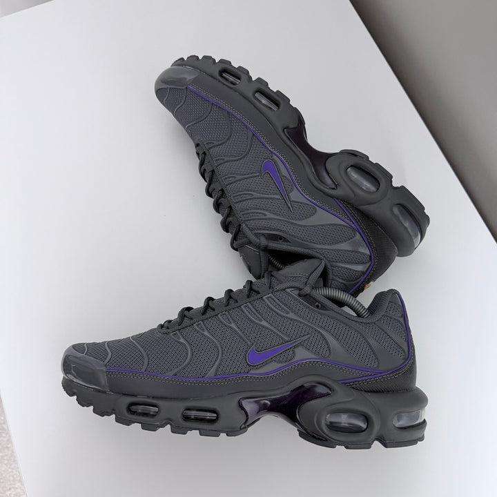 NIKE AIR MAX PLUS TN - GREY/ WILD GRAPE REFLECTIVE