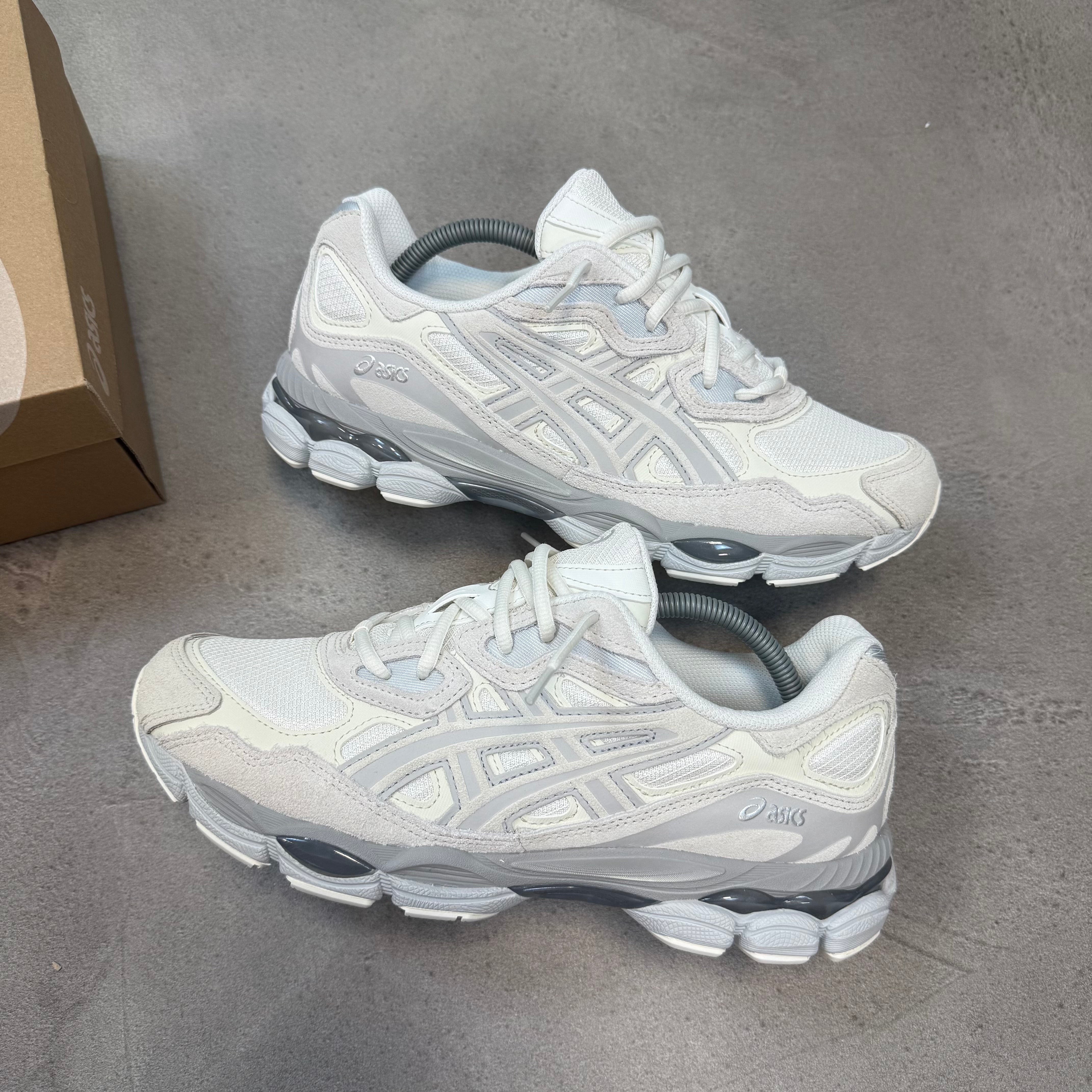 ASICS GEL NYC TRAINER - PALE CREAM / GREY