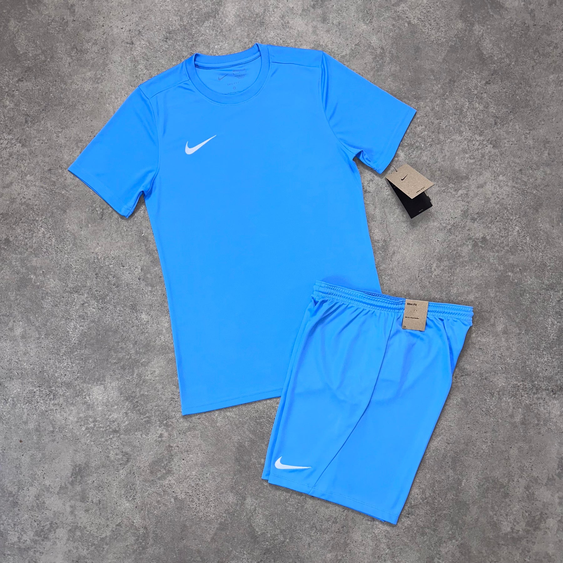 NIKE LOGO ESSENTIAL SET - BABY BLUE