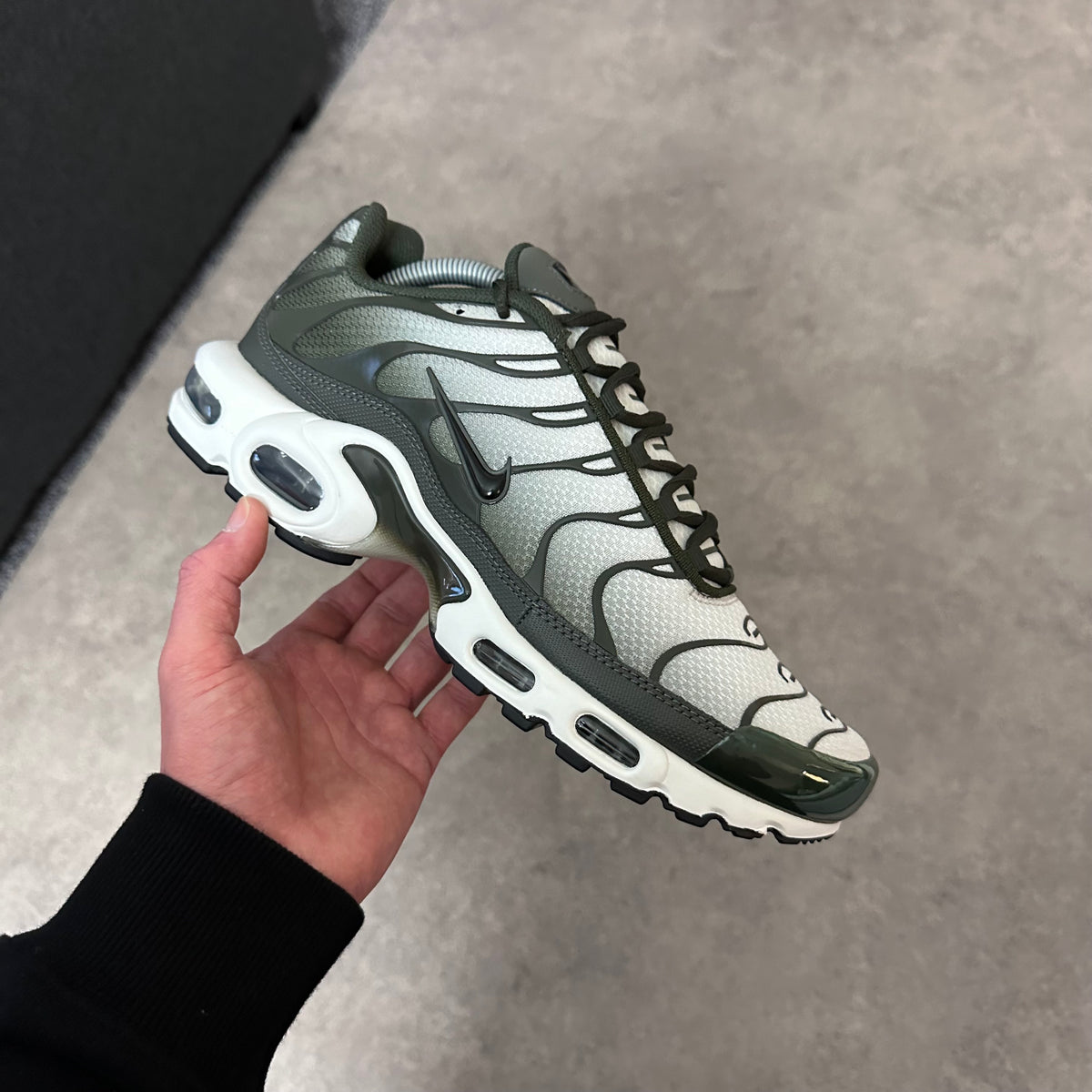 NIKE AIR MAX PLUS TN - CARGO KHAKI