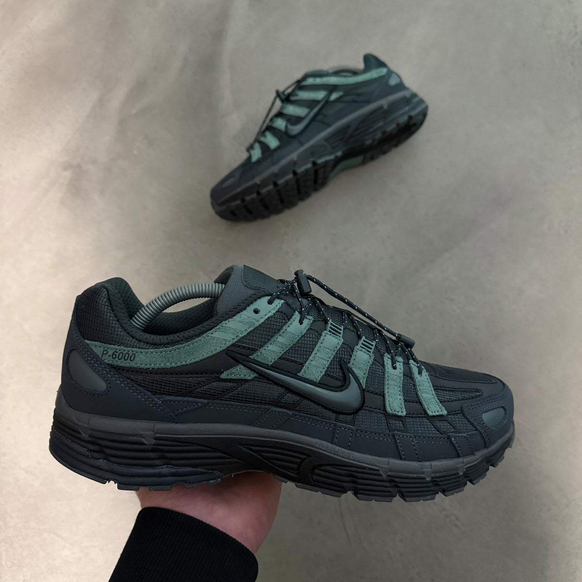 NIKE P-6000 - DARK SMOKE / CLAY GREEN
