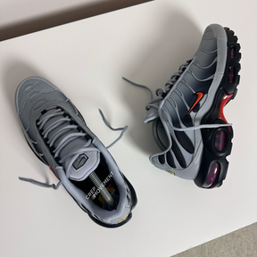 NIKE AIR MAX PLUS TN - GREY / FIERY ORANGE