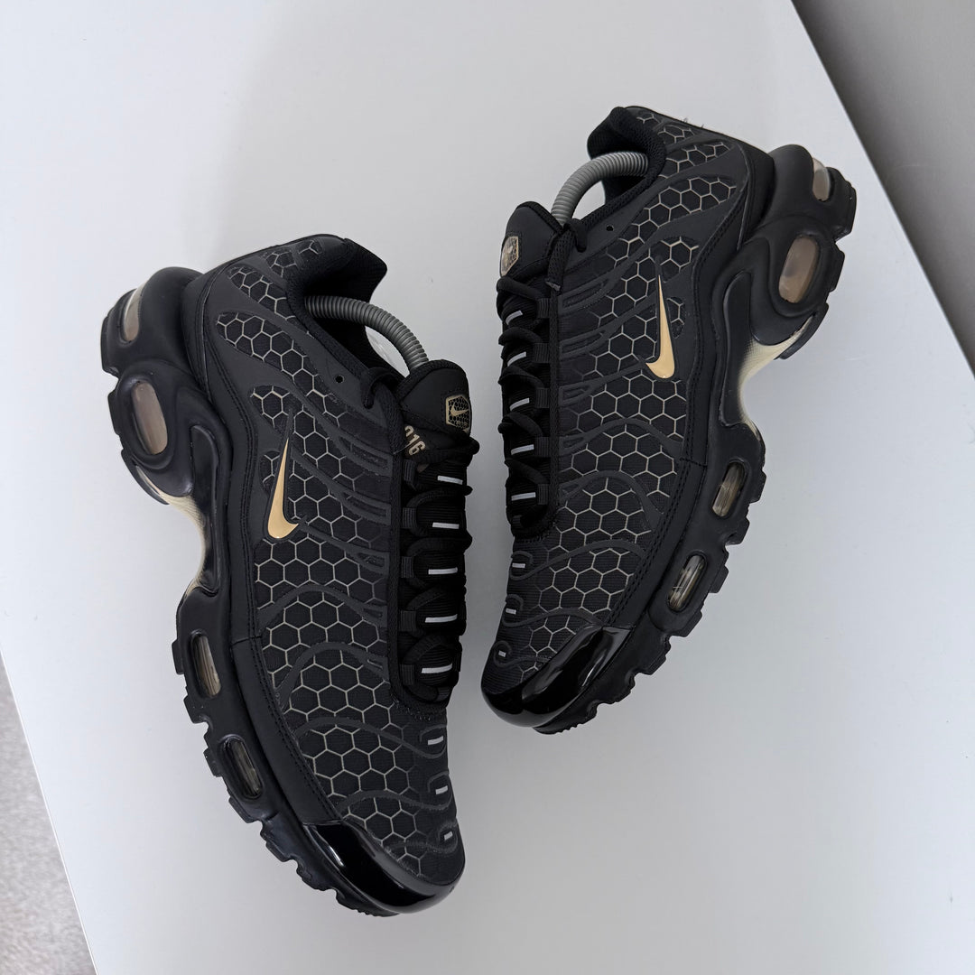 NIKE AIR MAX PLUS TN - BLACK HONEY 0161