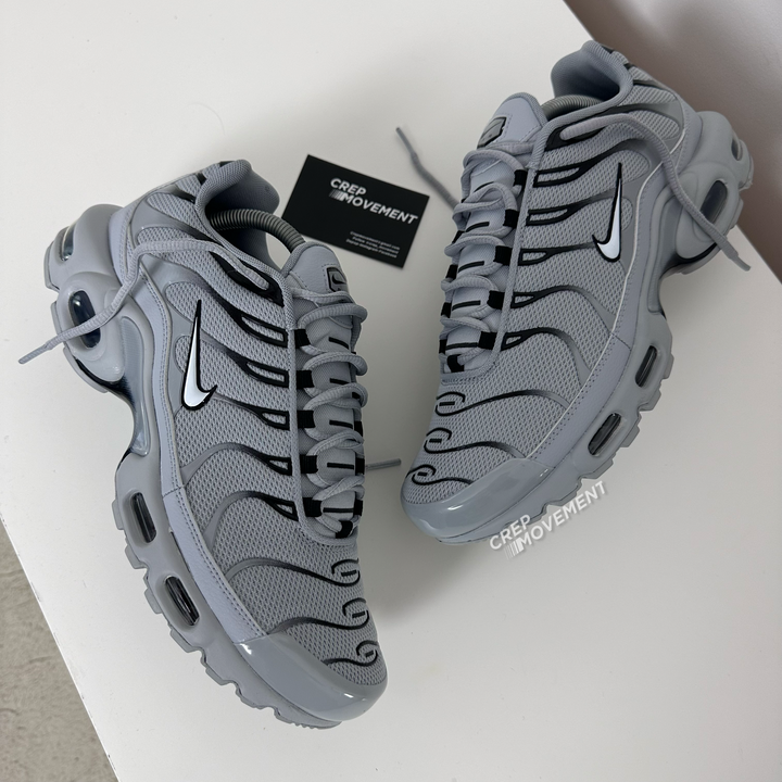 NIKE AIR MAX PLUS TN - GREY / BLACK