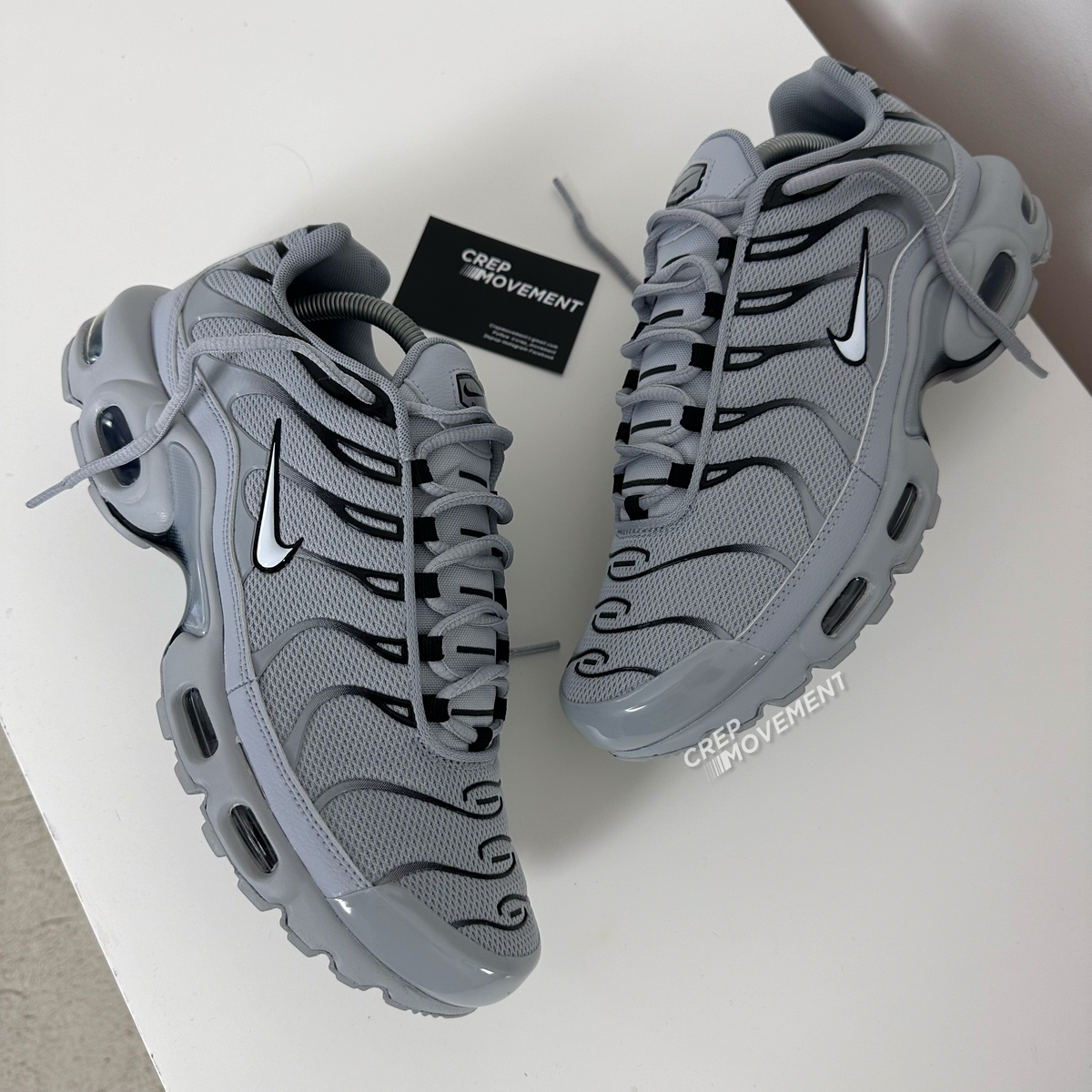 NIKE AIR MAX PLUS TN - GREY / BLACK