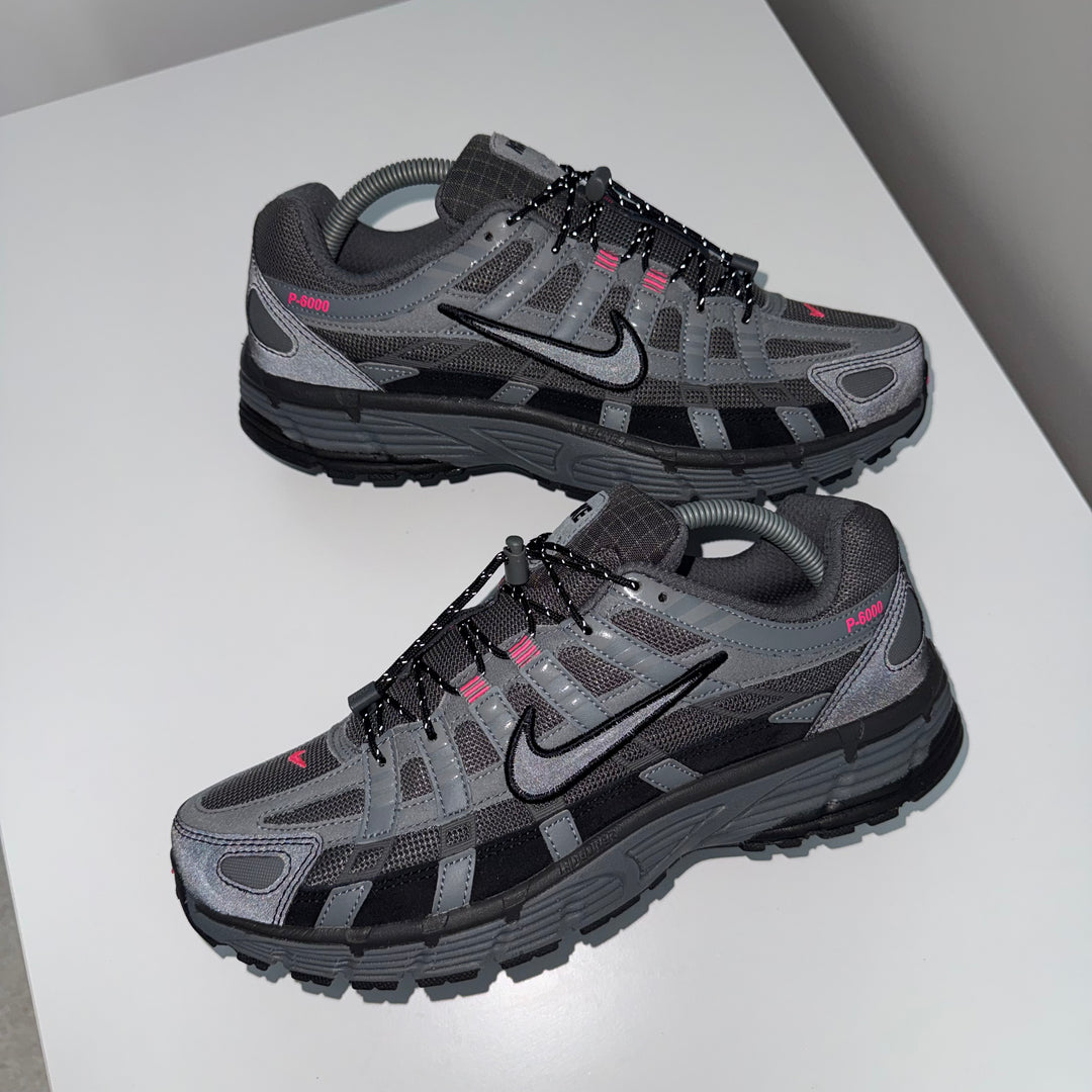 NIKE P-6000 - GREY/ PINK REFLECTIVE