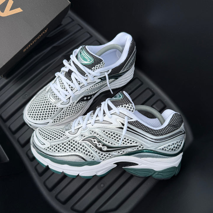 SAUCONY PROGRID OMNI 9 - PINE GREEN