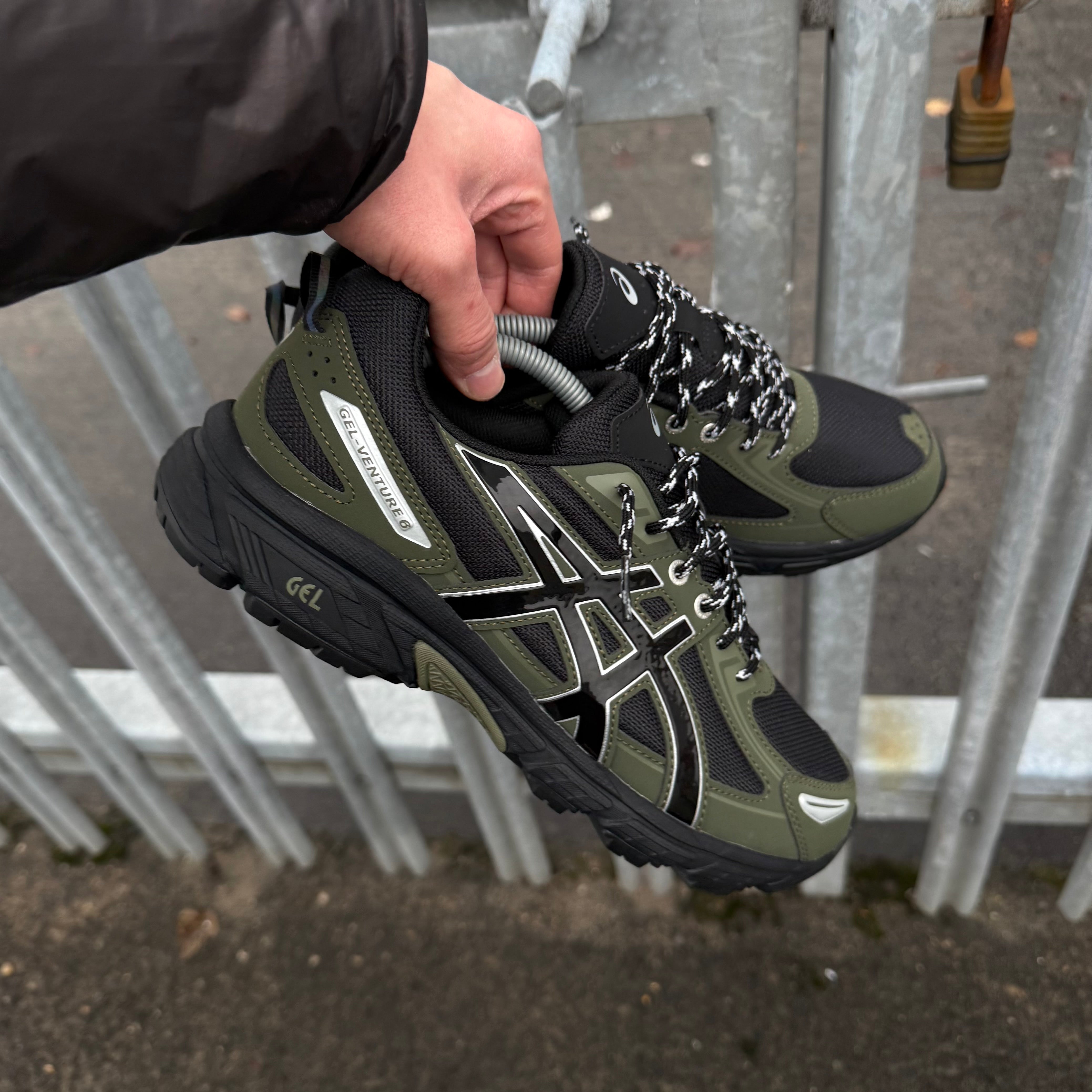 ASICS GEL VENTURE 6 TRAINER - BLACK / KHAKI