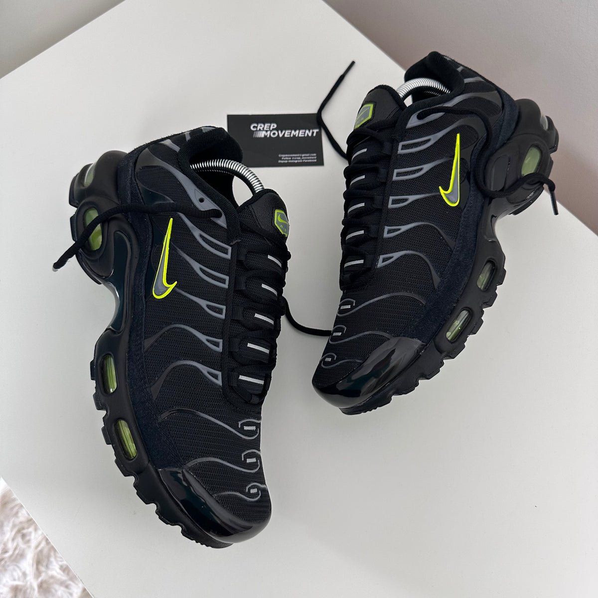 Black and outlet neon green tns