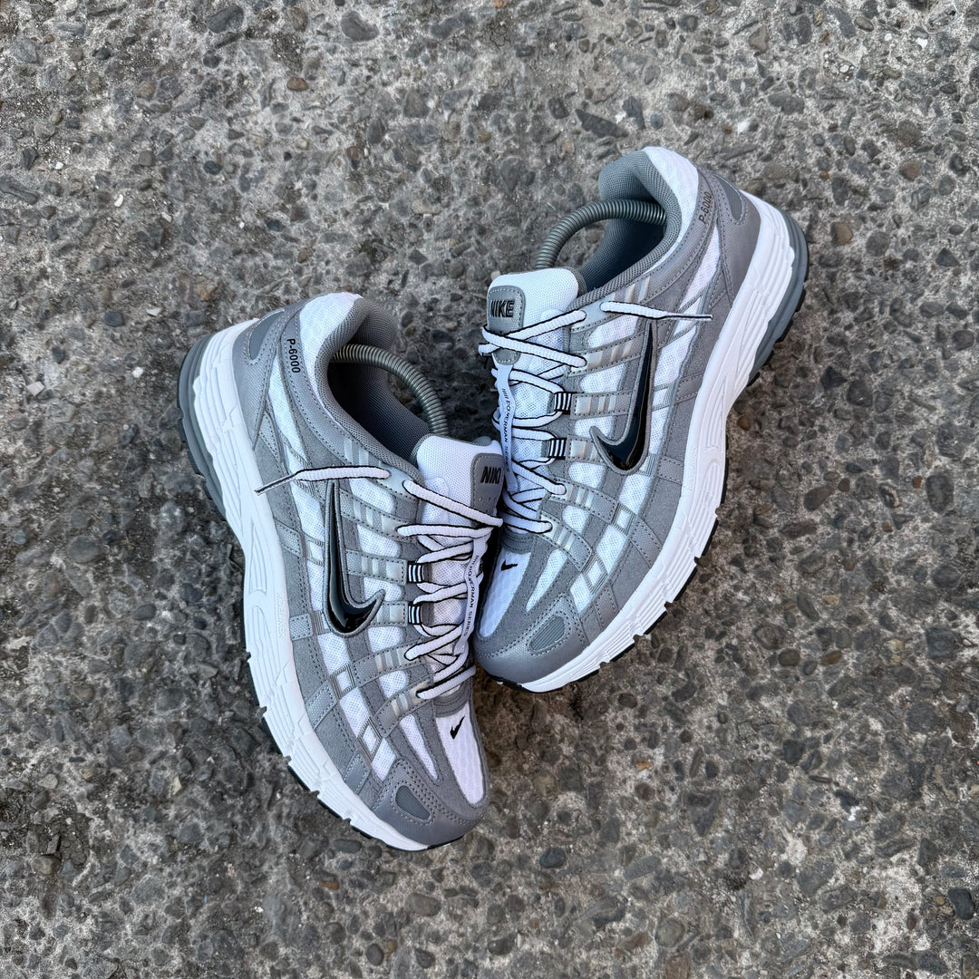 NIKE P-6000 - WHITE / METALLIC GREY
