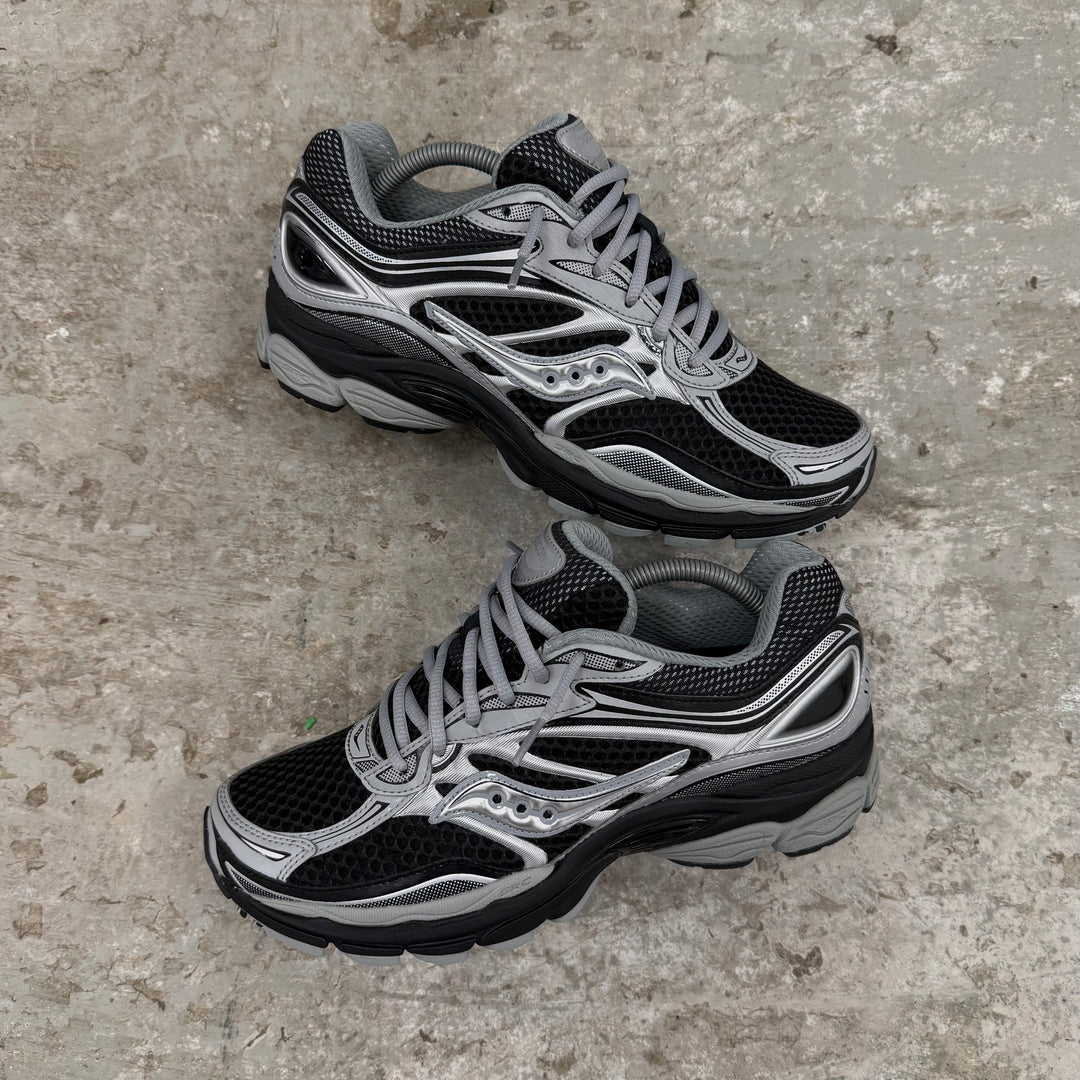 SAUCONY PROGRID OMNI 9 - BLACK/ GREY/ SILVER