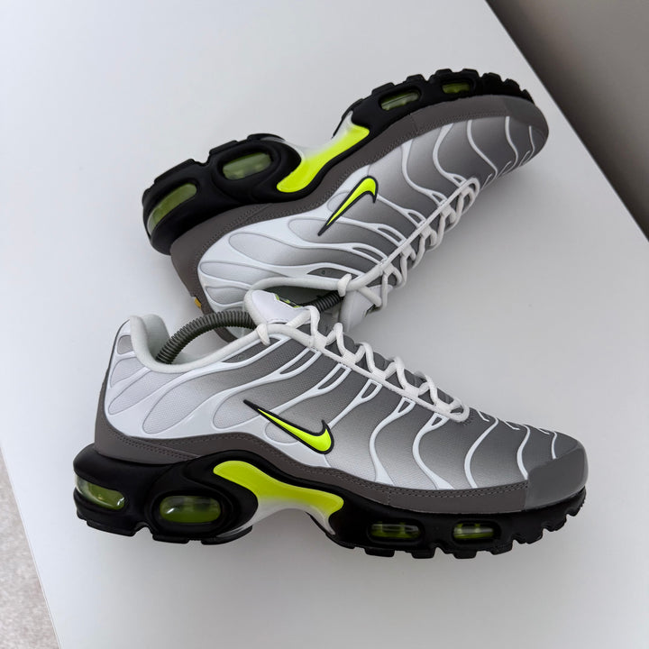 NIKE AIR MAX PLUS TN - NEON / WHITE