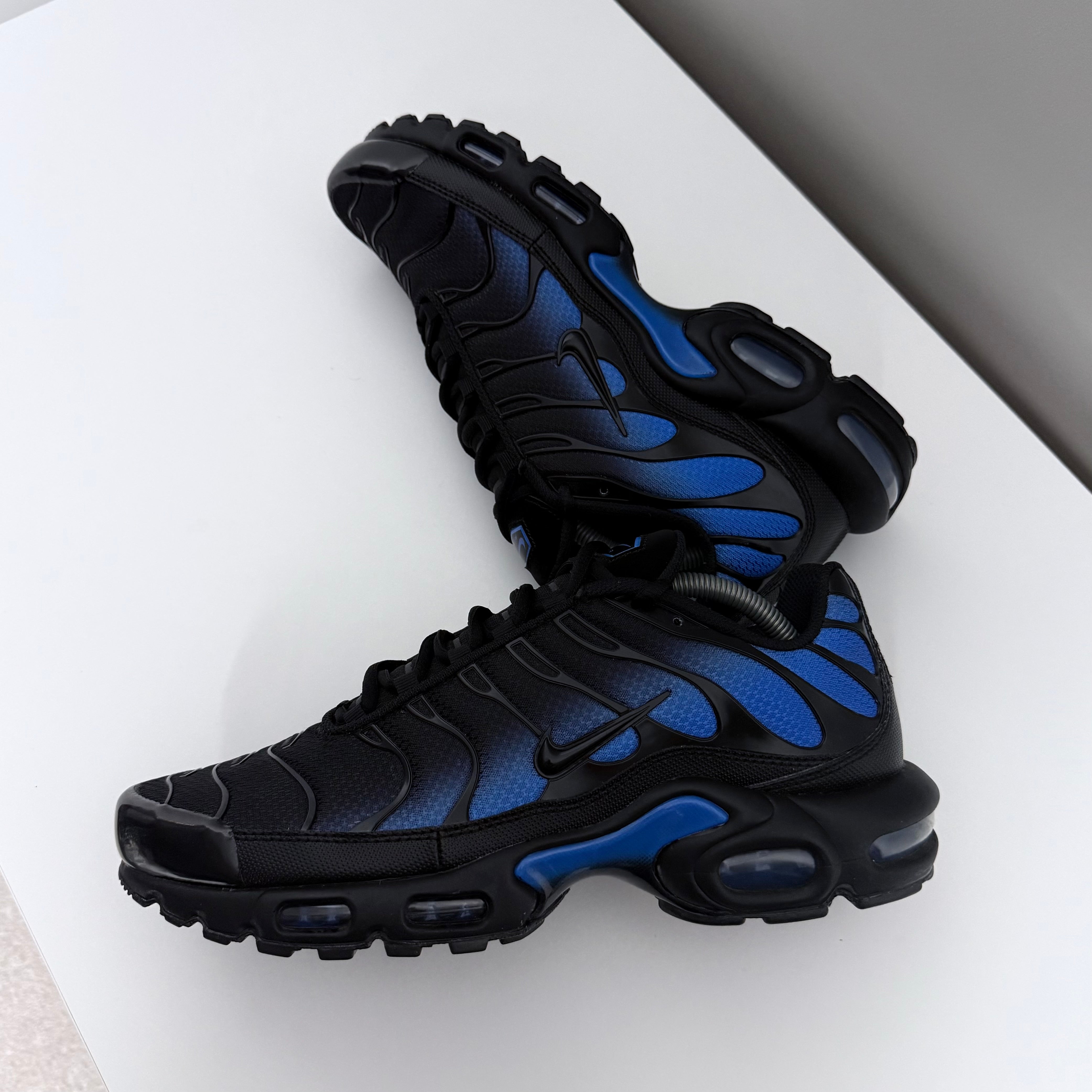 NIKE AIR MAX PLUS TN - BLACK / CRYSTAL BLUE