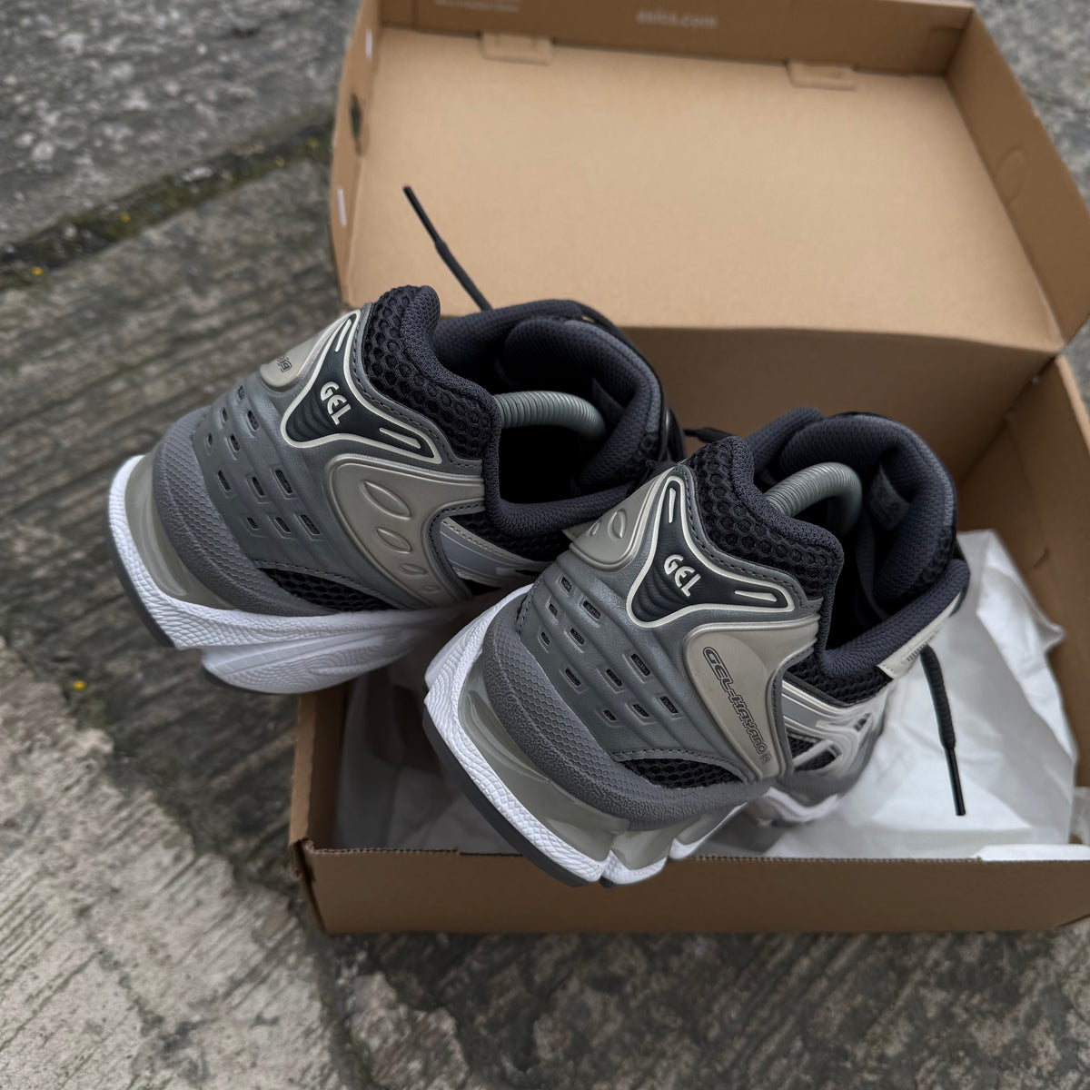 ASICS GEL-KAYANO 14 TRAINER - OBSIDIAN / CEMENT GREY