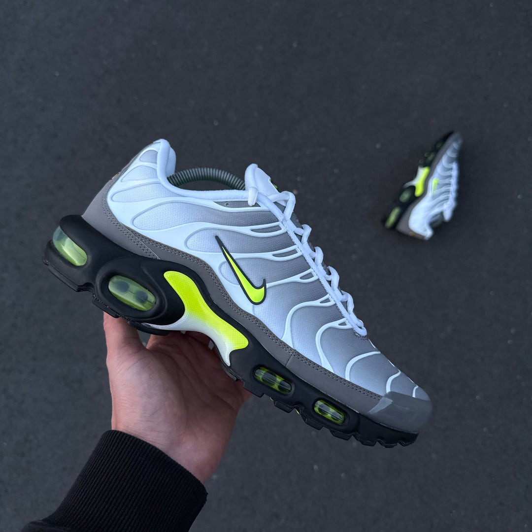 NIKE AIR MAX PLUS TN - NEON / WHITE
