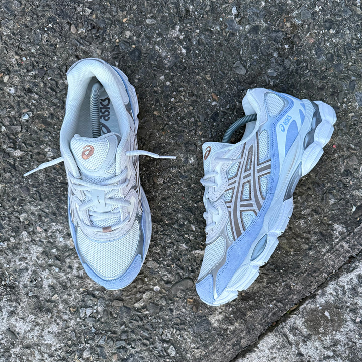 ASICS GEL NYC TRAINER - CREAM CLOUD GREY / SKY BLUE
