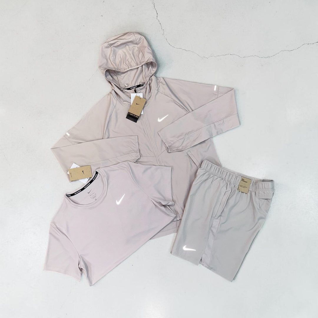 NIKE WINDRUNNER, MILER T-SHIRT AND CHALLENGER SHORTS 3PC SET - BEIGE