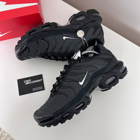 NIKE AIR MAX PLUS TN - BLACK / CHROME