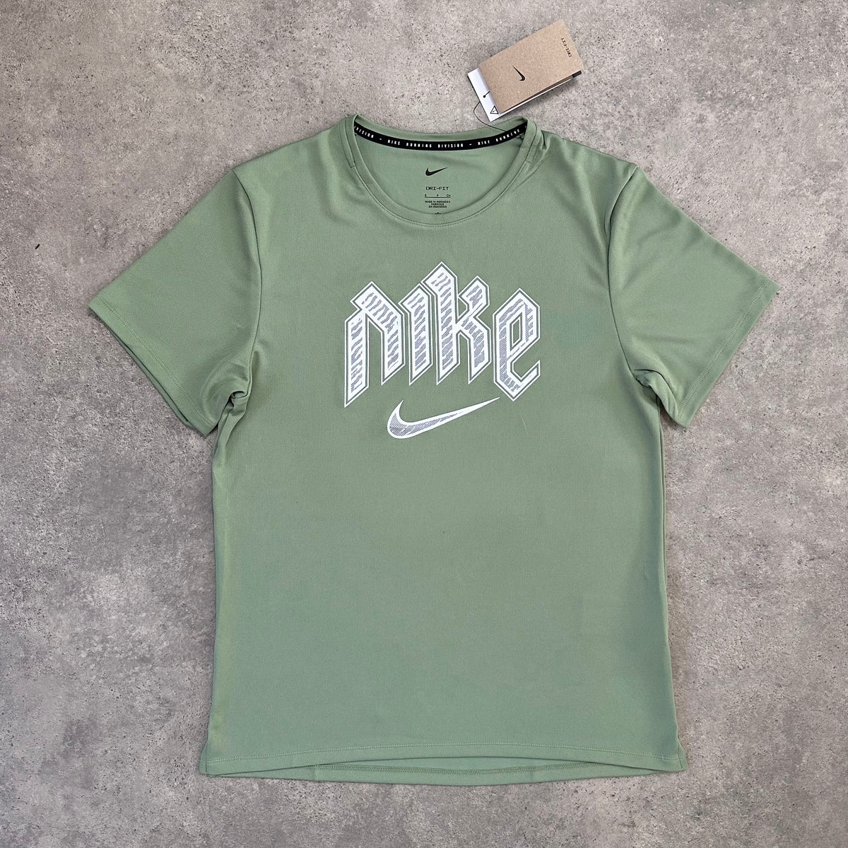 NIKE GRAPHIC SET - LIGHT KHAKI