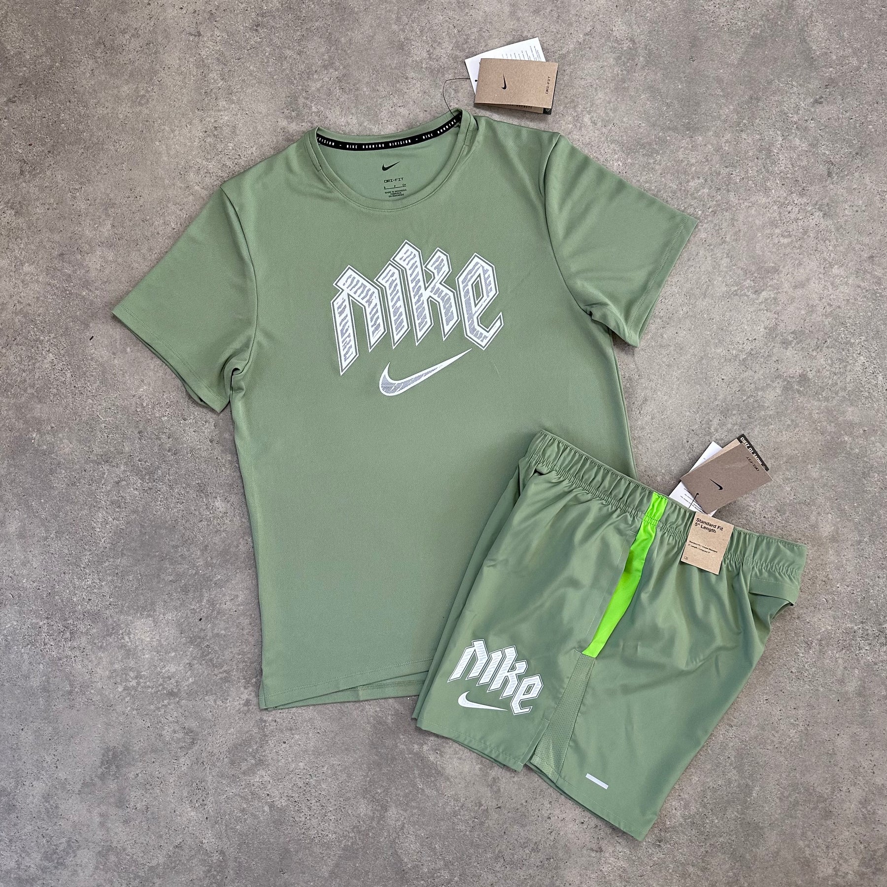 NIKE GRAPHIC SET - LIGHT KHAKI