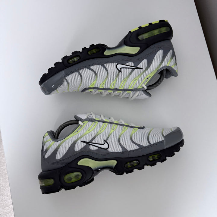 NIKE AIR MAX PLUS TN - COOL GREY/ LIME