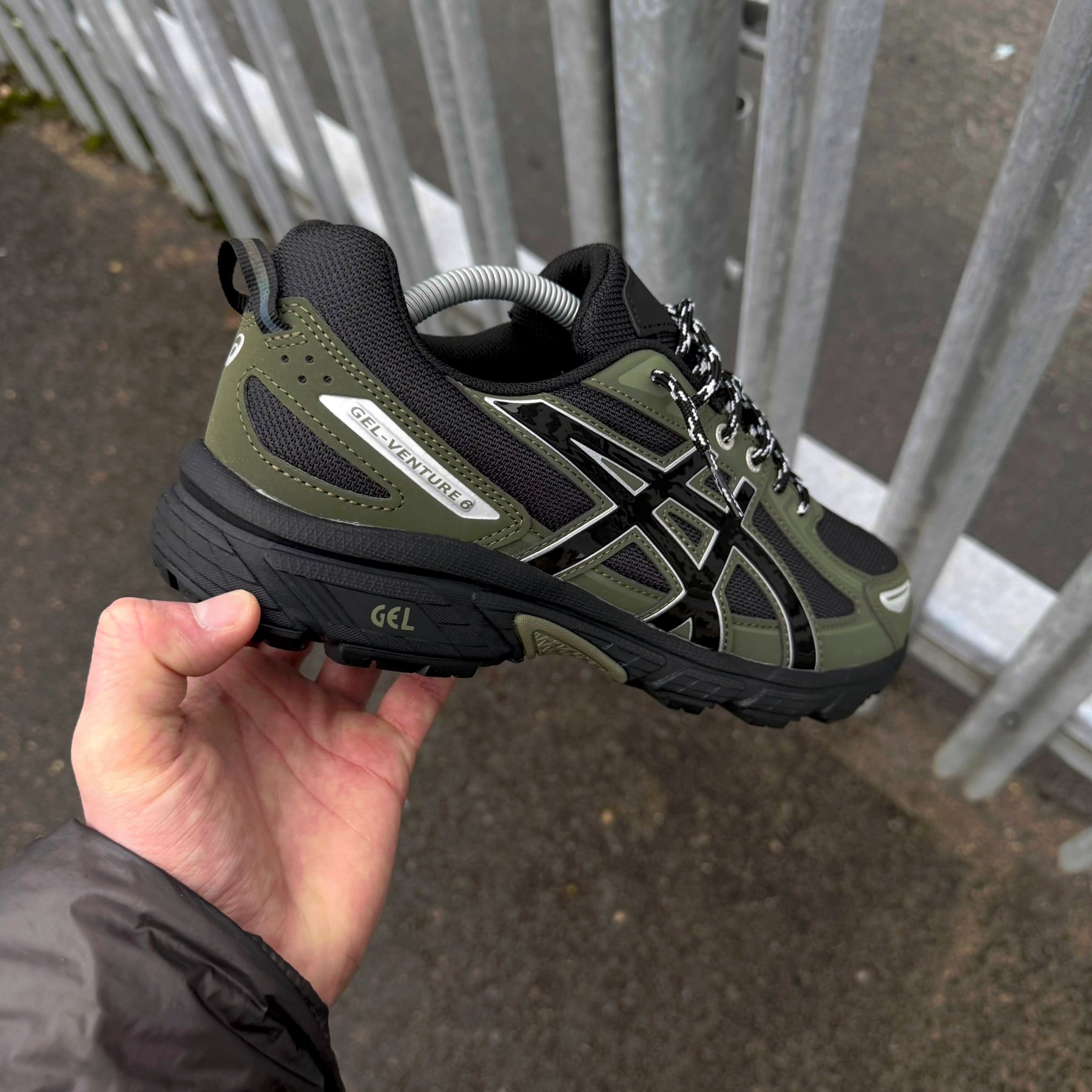 ASICS GEL VENTURE 6 TRAINER - BLACK / KHAKI