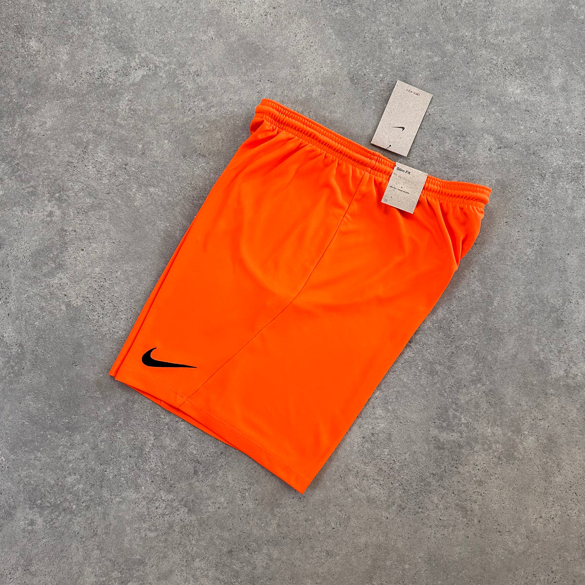 NIKE LOGO ESSENTIAL SHORTS - ORANGE