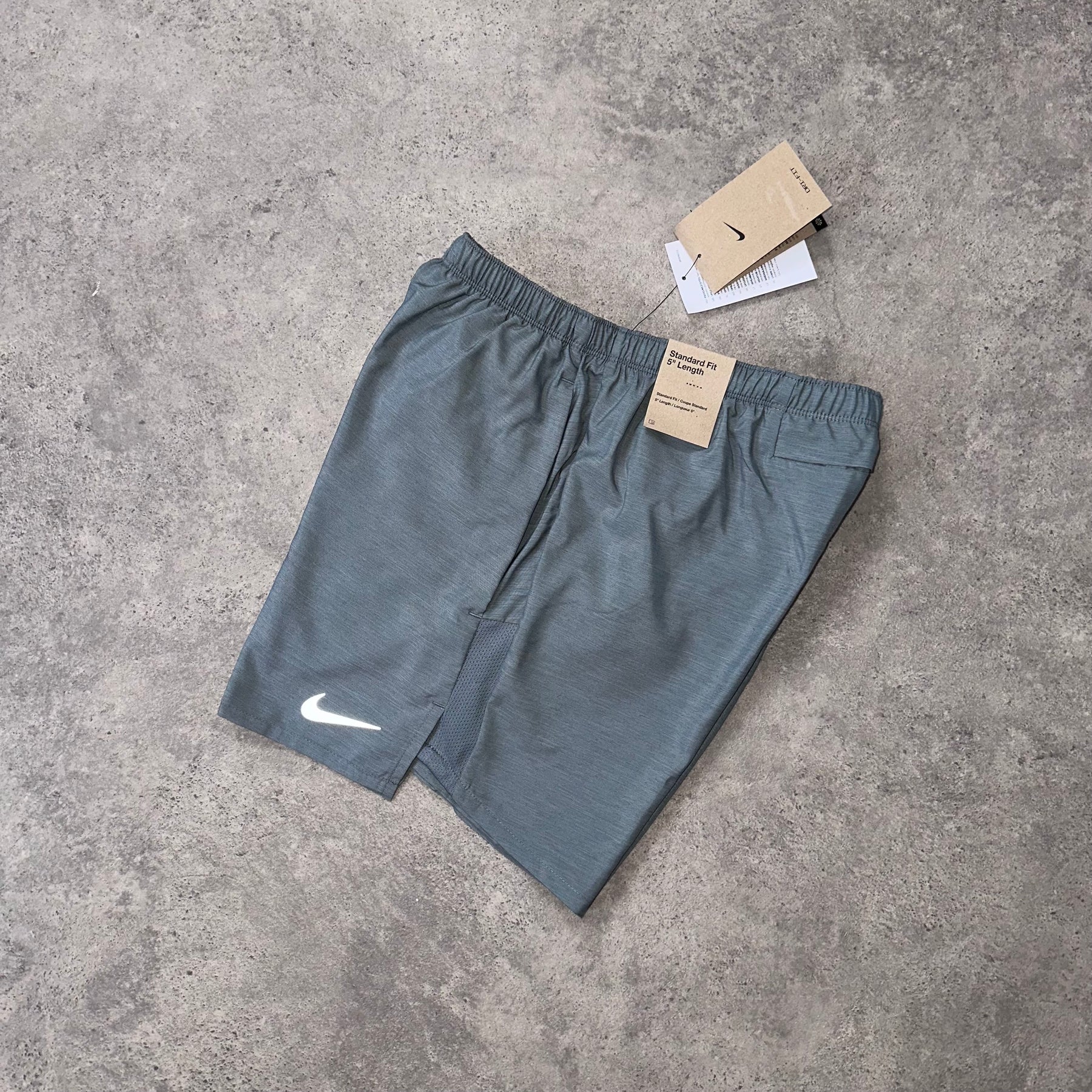 NIKE DRI-FIT SHORTS 5” - GREY