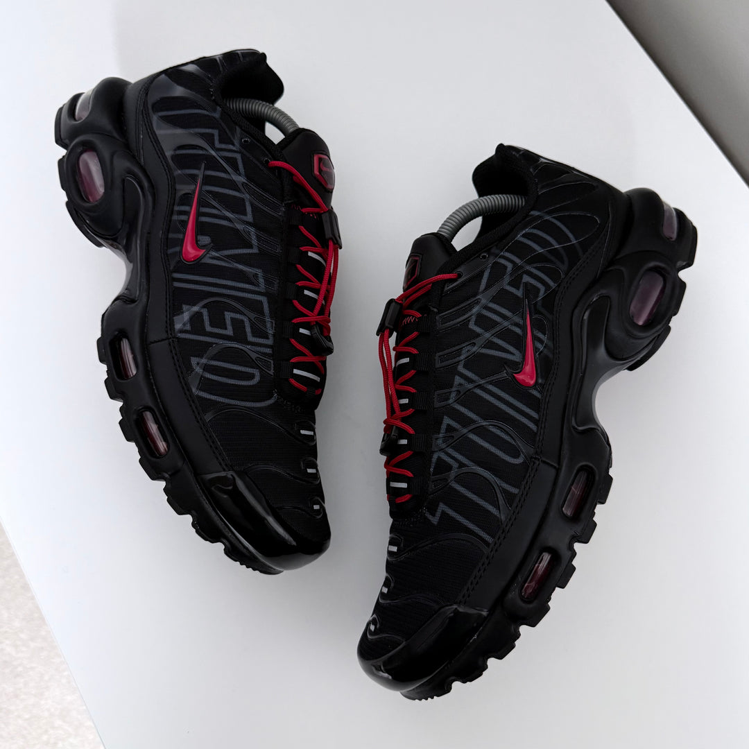 NIKE AIR MAX PLUS TN - TUNED BLACK/ RED
